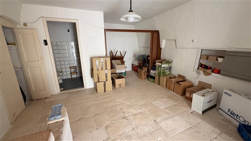 Casa Indipendente Di 2 Vani Oltre Locale Al Piano Terra.